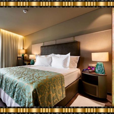 Hotel Jaguar Oporto - Airport To Hotel And City Center And Vice-Versa Is A Free And Continuous Shuttle Service From 7Am To 8Pm Exteriör bild